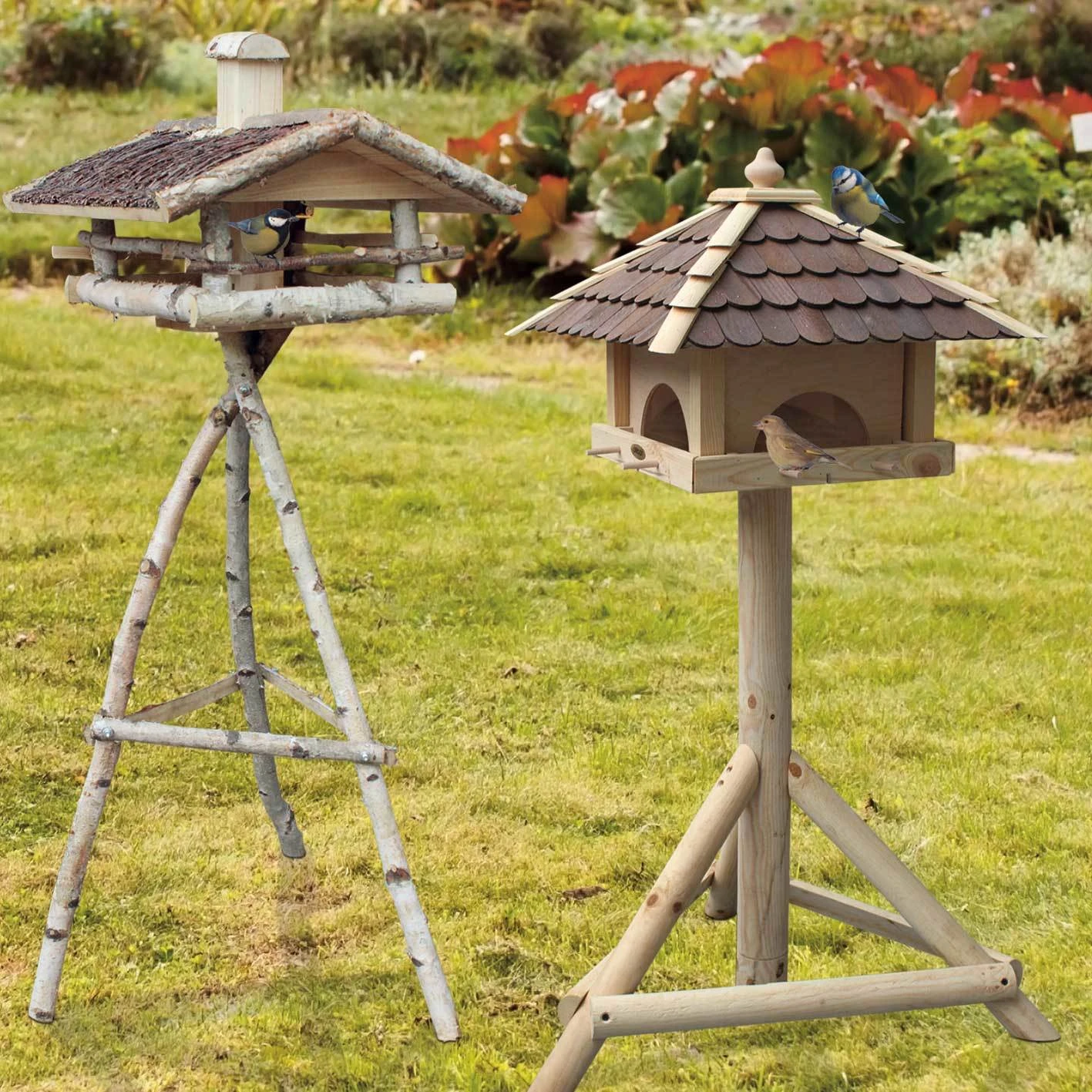 Vogelhaus Mit Ständer, Höhe 105 Cm, Aus Birkenholz Mit Reisigdach 4 Vogelhaus Mit Ständer, Höhe 105 Cm, Aus Birkenholz Mit Reisigdach – Bild 2