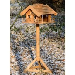 Vogelfutterhaus Almhütte Mit Liebevollen Details, Inkl. Ständer, FSC®, Ca. 56 X 46 X 35,5 Cm -LECHUZA || Elho Verkaufsgeschäft 0910101340 Vogelfutterhaus Almhuette inkl Staender FSCca56x46x35 5cm 6 60495