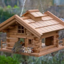 Vogelfutterhaus 'Almhütte 2.0', Braun, Holz 12 Vogelfutterhaus 'Almhütte 2.0', Braun, Holz -LECHUZA || Elho Verkaufsgeschäft 0910101449 Vogelfutterhaus Almhuette 2 96587