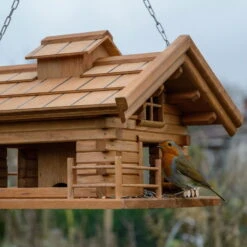 Vogelfutterhaus 'Almhütte 2.0', Braun, Holz 15 Vogelfutterhaus 'Almhütte 2.0', Braun, Holz -LECHUZA || Elho Verkaufsgeschäft 0910101449 Vogelfutterhaus Almhuette 6 96590