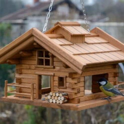Vogelfutterhaus 'Almhütte 2.0', Braun, Holz 14 Vogelfutterhaus 'Almhütte 2.0', Braun, Holz -LECHUZA || Elho Verkaufsgeschäft 0910101449 Vogelfutterhaus Almhuette 7 96589