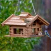 Vogelfutterhaus 'Almhütte 2.0', Braun, Holz 1 Vogelfutterhaus 'Almhütte 2.0', Braun, Holz -LECHUZA || Elho Verkaufsgeschäft 0910101449 Vogelfutterhaus Almhuette 8 96584