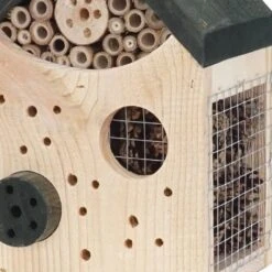 Insektenhotel, Kieferholz, Natur, 18 X 15 X 27/29 Cm 5 Insektenhotel, Kieferholz, Natur, 18 X 15 X 27/29 Cm -LECHUZA || Elho Verkaufsgeschäft 0910160183 Insektenhotel Kiefer natur gruenes Dach zoom 117861